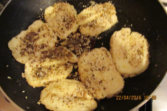 Fried halloumi cheese with sesame seeds